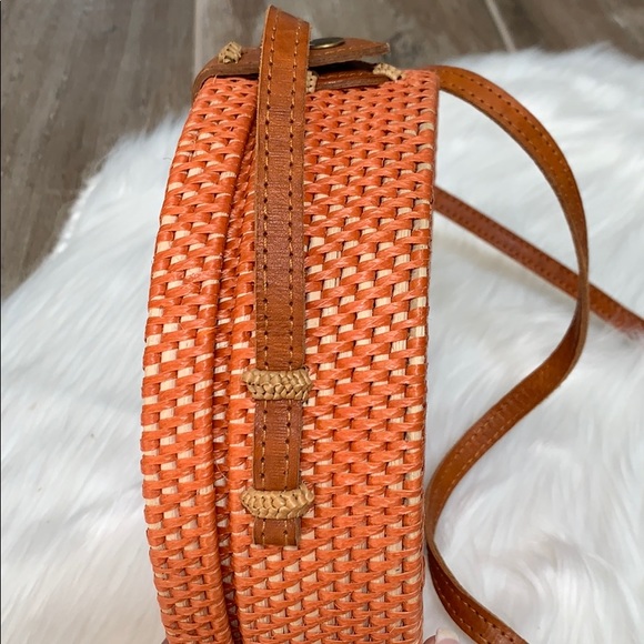 Handmade rattan round crossbody - Picture 3 of 4